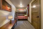 Alta Vista Cabin -Lower bunk  room - sleeps 6